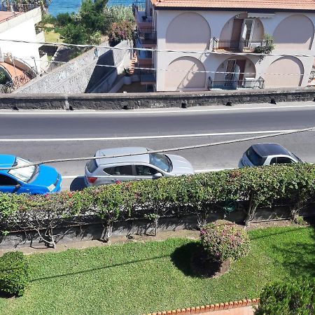 B&B Sea Terrace Aci Castello Eksteriør billede