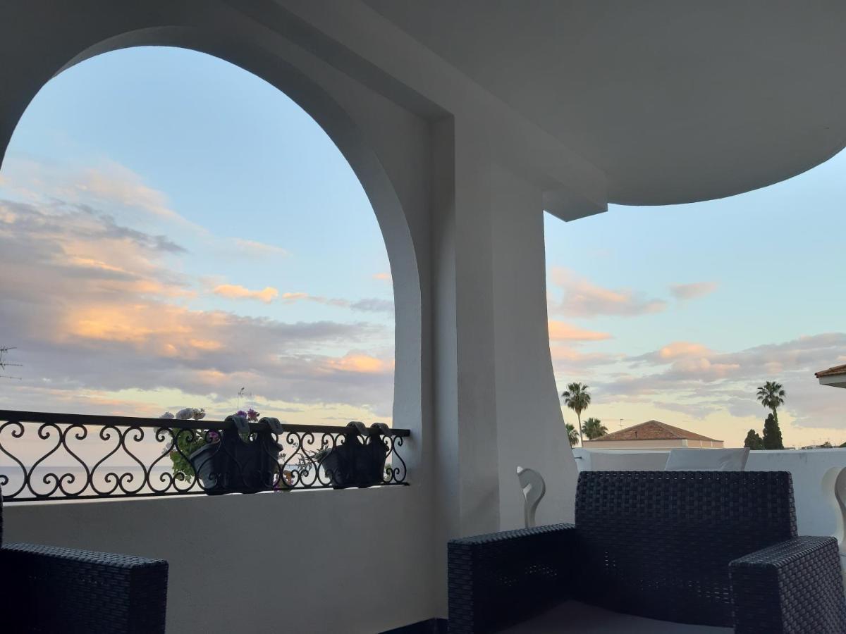 B&B Sea Terrace Aci Castello Eksteriør billede