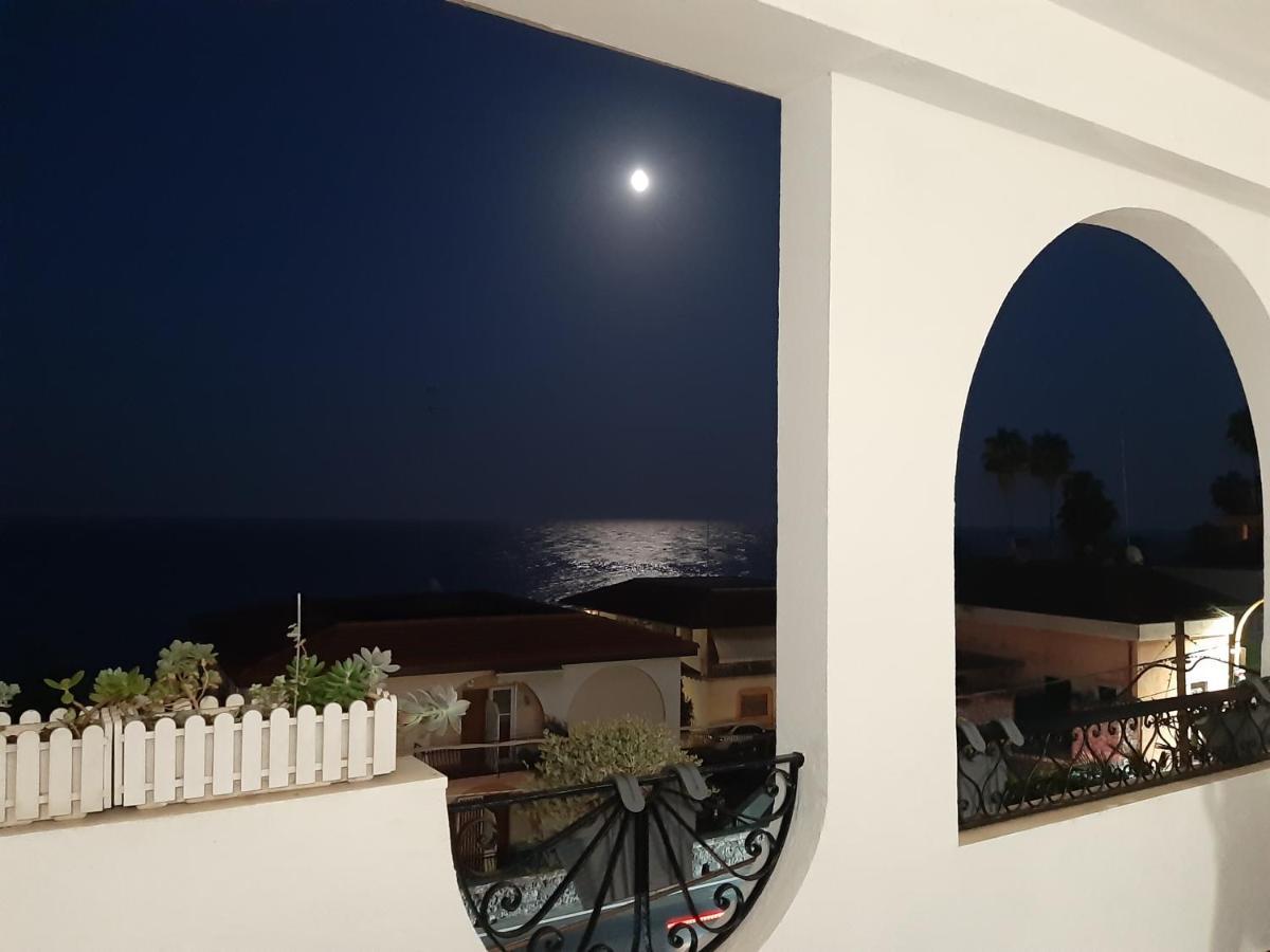 B&B Sea Terrace Aci Castello Eksteriør billede