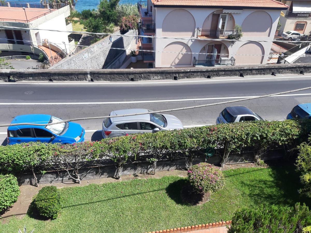 B&B Sea Terrace Aci Castello Eksteriør billede